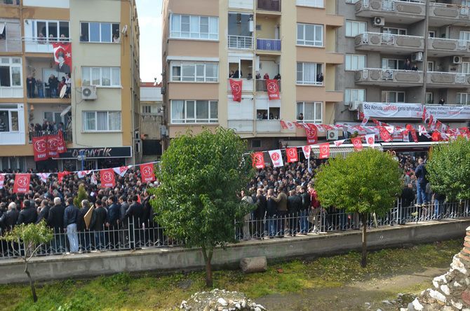 MHP LİDERi DEVLET BAHÇELİ AKHİSARLILAR İLE BULUŞTU